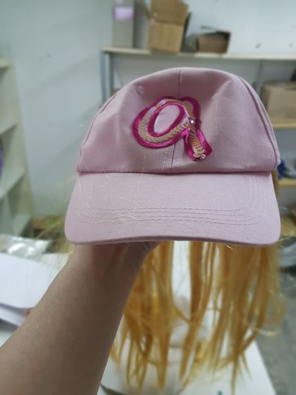 !09 Кепка карнавальная (набор 2 штуки) с париком/Бейсболка . Девятка Цвет розовый