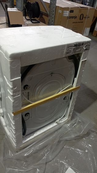 УЦЕНКА-Стиральная машина Indesit IWUD 4105 CIS белый, 4кг, 1000об/мин-(замяты обе боквины, вмятина на лицевой части, перекос крышки, смещена панель уп