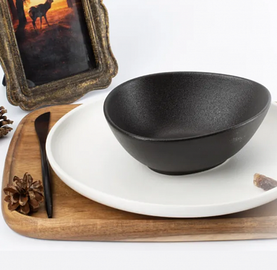 Салатник треугольный ROCK BLACK 16см