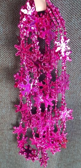 !09 НАБОР 3 ШТУКИ - ЕЛОЧНОЕ УКРАШЕНИЕ MARKO FERENZO - БУСЫ "СНЕЖИНКИ" 2,7 М., ЦВЕТ ФУКСИЯ