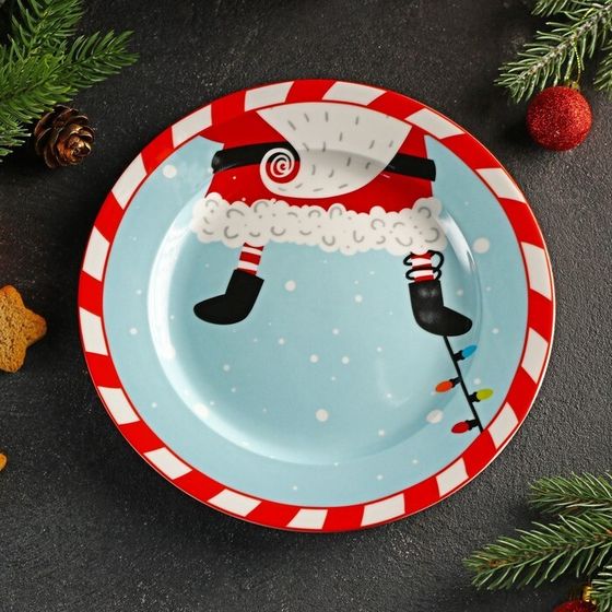 Тарелка фарфоровая десертная Доляна «Новый год. Дед Мороз», d=20,5 см