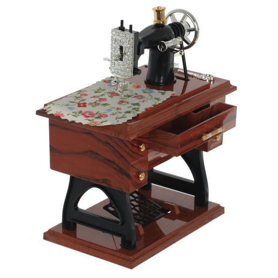 Изделие декоративное "Швейная машинка" (музык.), L13,5 W8 H16 см
