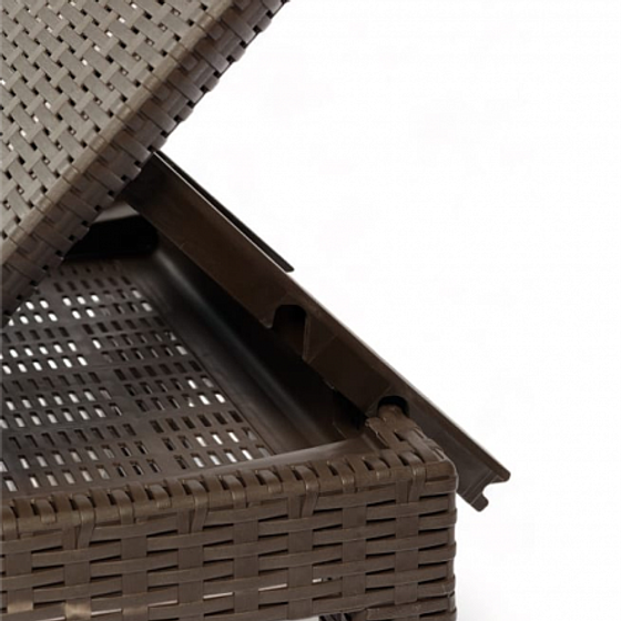 Шезлонг пластиковый складной коричневый