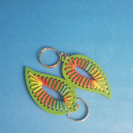 !09 Набор из 6-ти брелков &quot;ЛИСТИК&quot;:цвет желтый (4 штуки) + цвет зеленый (2 штуки)