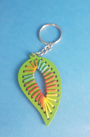 !09 Набор из 6-ти брелков &quot;ЛИСТИК&quot;:цвет желтый (4 штуки) + цвет зеленый (2 штуки)