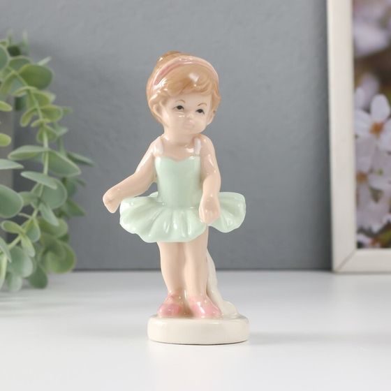 Сувенир керамика &quot;Маленькая балерина в зелёной пачке&quot; 7,5х4,5х12 см