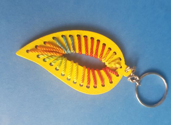 !Брелок 2 штуки "Листик" цвет желтый