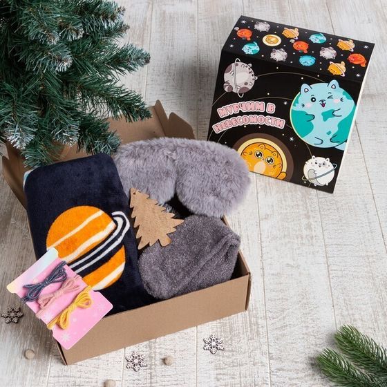 !09 Набор подарочный Space, плед и аксессуары (Игрушка, Маска для сна, Носки, Плед, Резинка)