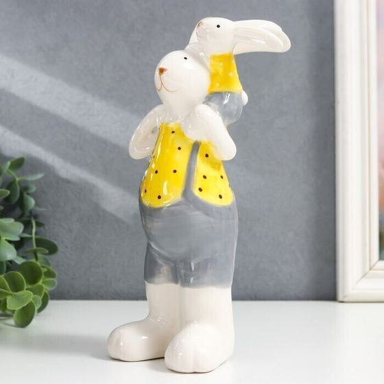 !09 Сувенир керамика &quot;На плечах у папы&quot; жёлтый, 10х9,5х21 см!