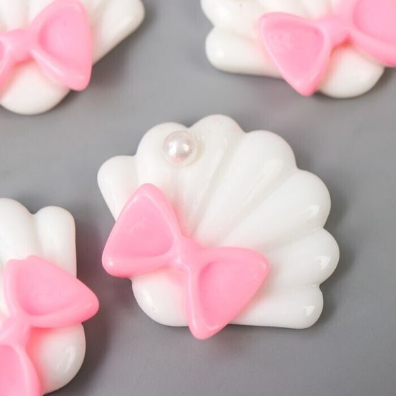 !09 Декор для творчества (7 штук) пластик &quot;Ракушка с бантиком и жемчужиной&quot; белый 2,4х3 см.