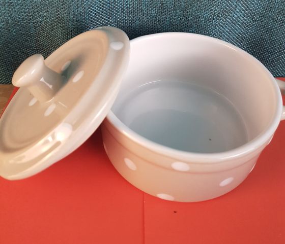 !09 Супница-кокотница круглая с крышкой, диаметр 10,5 см., высота 8,5 см. Франция Цвет бежевый