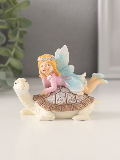 Фигурка полистоун «Девочка-фея верхом на черепахе», 9.5×5×7 см