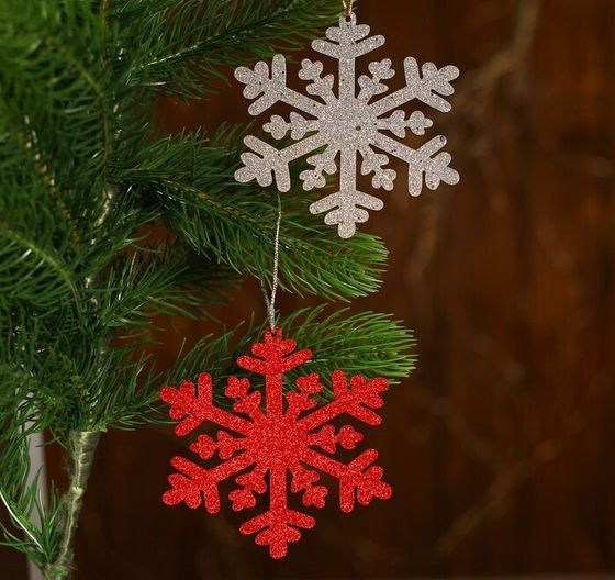 !09 Набор новогодних подвесок(набор 7 штук) «Снежный блеск», цвет красный - 4 штуки, цвет серебро - 3 штуки 11 х 11 х 0,2 см.