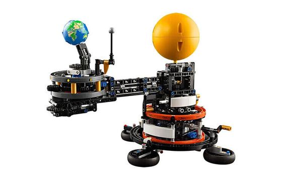 LEGO Планета Земля и Луна на орбите