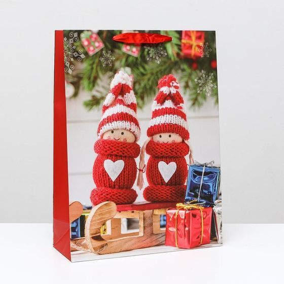 !09 Пакет ламинированный (набор 2 штуки) &quot;Сани с подарком&quot;, 31 x 42 x 12 см.