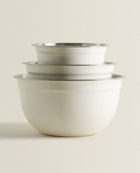 Stackable kitchen mixing bowl