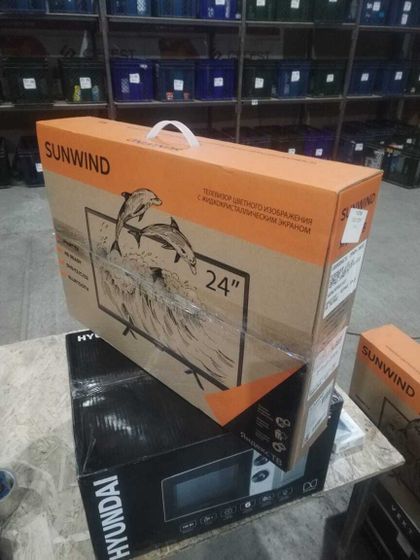 УЦЕНКА-Телевизор LED 24&quot; SunWind SUN-LED24XS310 черный SmartTV-(после ремонта, на экране 1 черный пиксель)