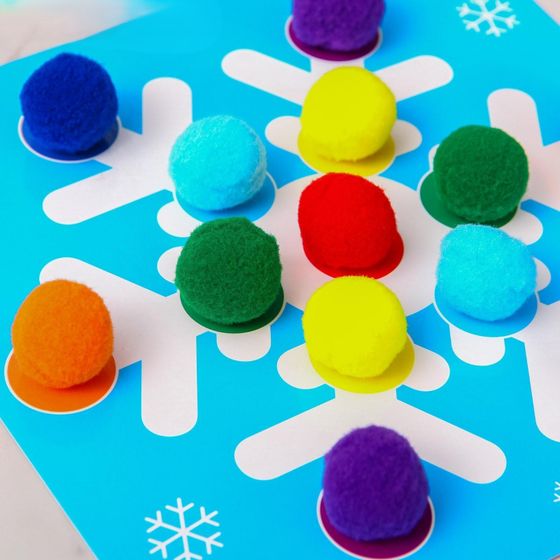 !09 Развивающая игра с помпошками "Разложи по цветам. Зимняя сказка"