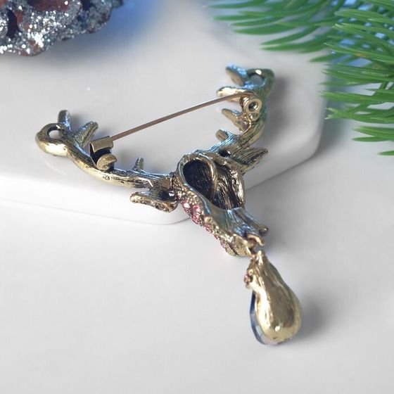 !09 Брошь "Олень с капелькой", цвет розово-синий в золоте