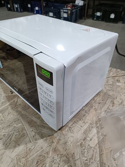 УЦЕНКА-Микроволновая печь BBK 20MWG-735S/W 20л 700Вт белый (Вмятина на правой боковине, сломано снизу крепление панели управления, вмятина сверху)