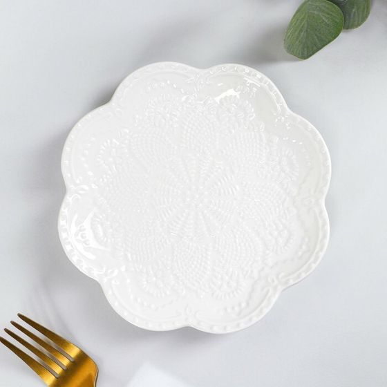 Тарелка фарфоровая десертная Доляна «Сьюзен», d=15,5 см, цвет белый