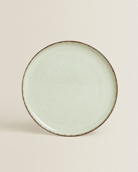 Porcelain dinner plate with antique finish rim