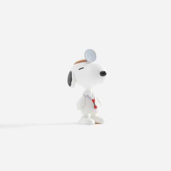 Medicom Toy UDF Peanuts Series 15: Doctor Snoopy