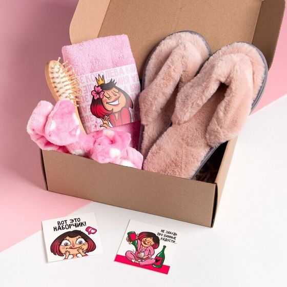 !09 Набор подарочный &quot;Просто богиня&quot; полотенце и аксессуары (Открытка, Повязка, Полотенце, Расчёска для волос, Тапочки)