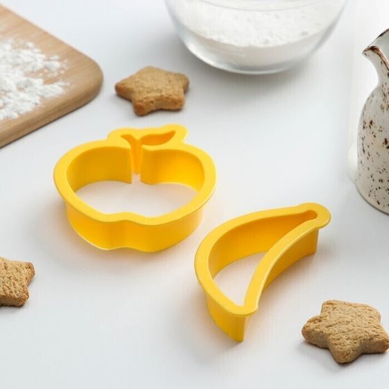 !09Набор форм для печенья «Фрукты», 2 шт, яблоко 7,5×7×2, банан 8,5×2×2 см, цвет жёлтый