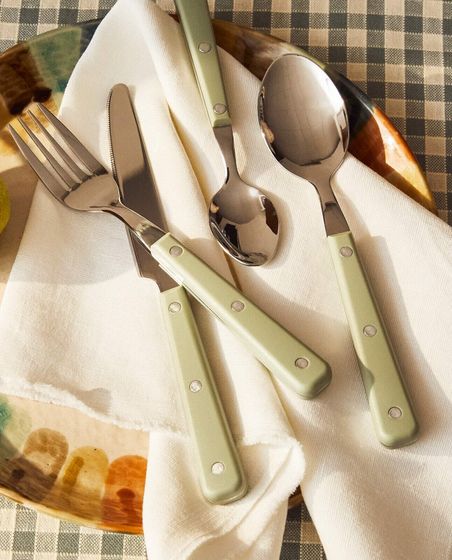 4-piece cutlery set with pastel handle