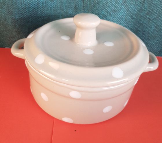 !09 Супница-кокотница круглая с крышкой, диаметр 10,5 см., высота 8,5 см. Франция Цвет бежевый