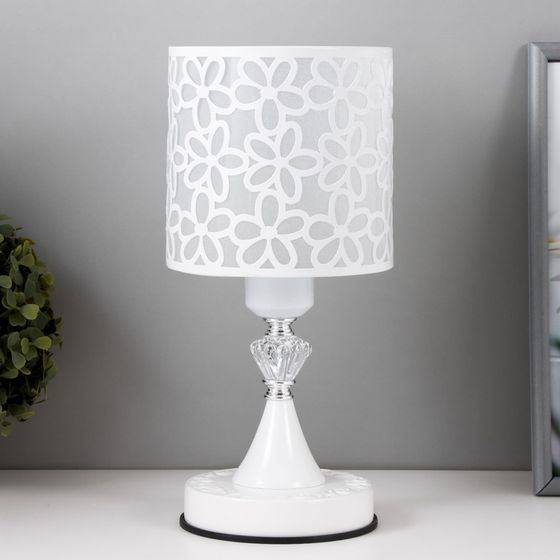Лампа настольная «Белые цветы» 40W E27 белый 14.5×14.5×31 см RISALUX