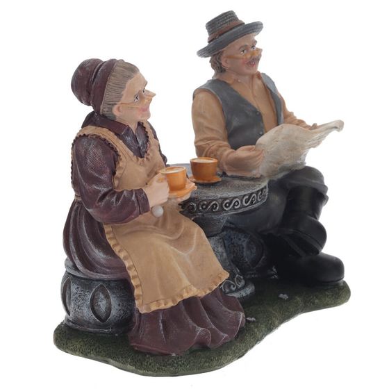 Фигурка декоративная &quot;Бабушка с дедушкой&quot;, Д20 Ш11 В17 см, 2в.