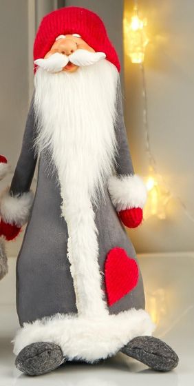 !09 Кукла интерьерная текстильная «Дедушка Мороз в серой шубе и красном колпаке-шапке», 55×15×16 см