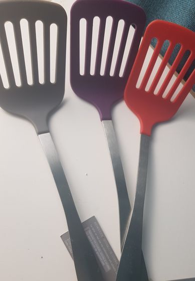 !09 Набор из 2-х кухонных инструментов + ПОДАРОК (кулинарные инструменты 8 штук)- Лопатка с прорезями+Ложка с прорезями 38 см. цвет микс